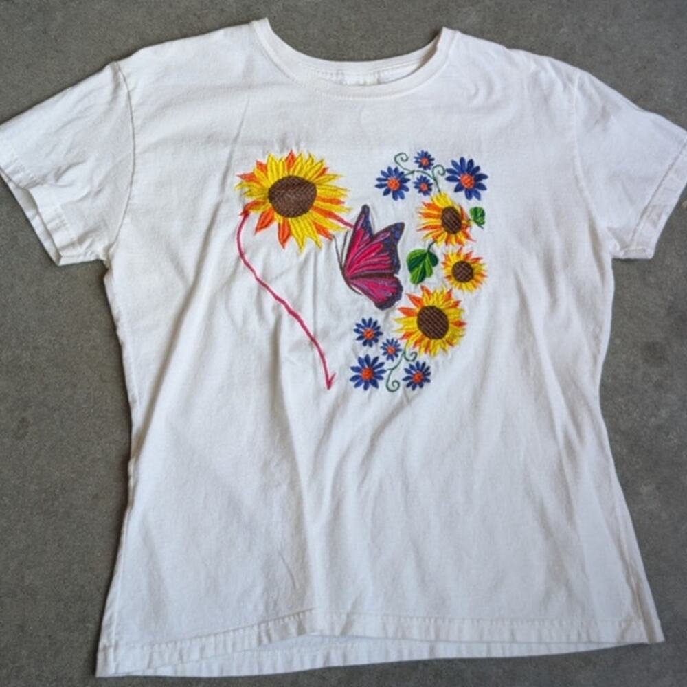 Y2K Butterfly Embroidered T-Shirt Size L Vintage 00s Cottagecore Garden Fairy